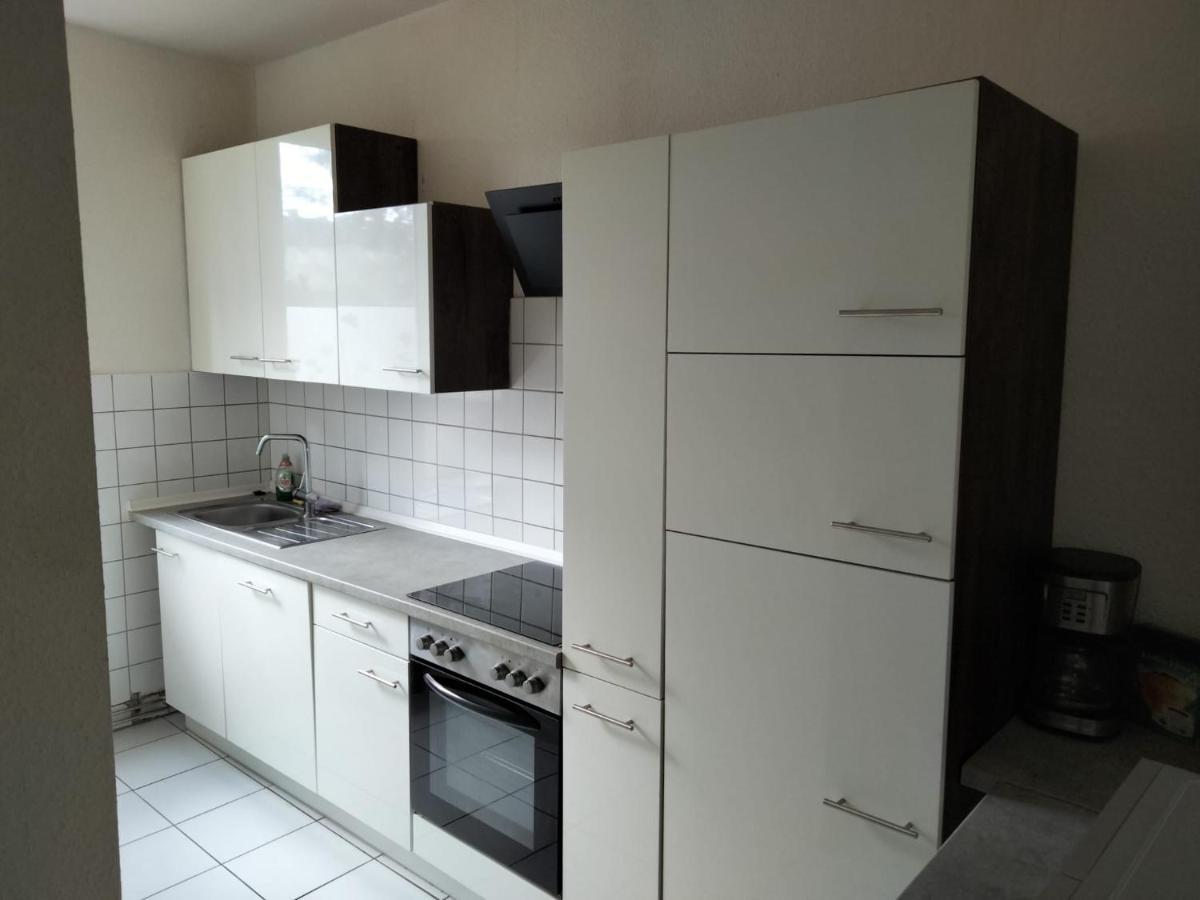 Modernes Apartment Mit 2 Schlafzimmern Und Privatparkplatz Nahe Innenstadt Neumünster Eksteriør billede