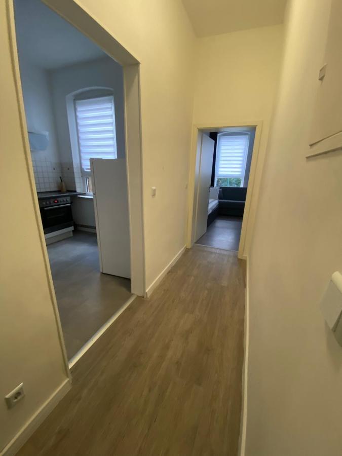 Modernes Apartment Mit 2 Schlafzimmern Und Privatparkplatz Nahe Innenstadt Neumünster Eksteriør billede