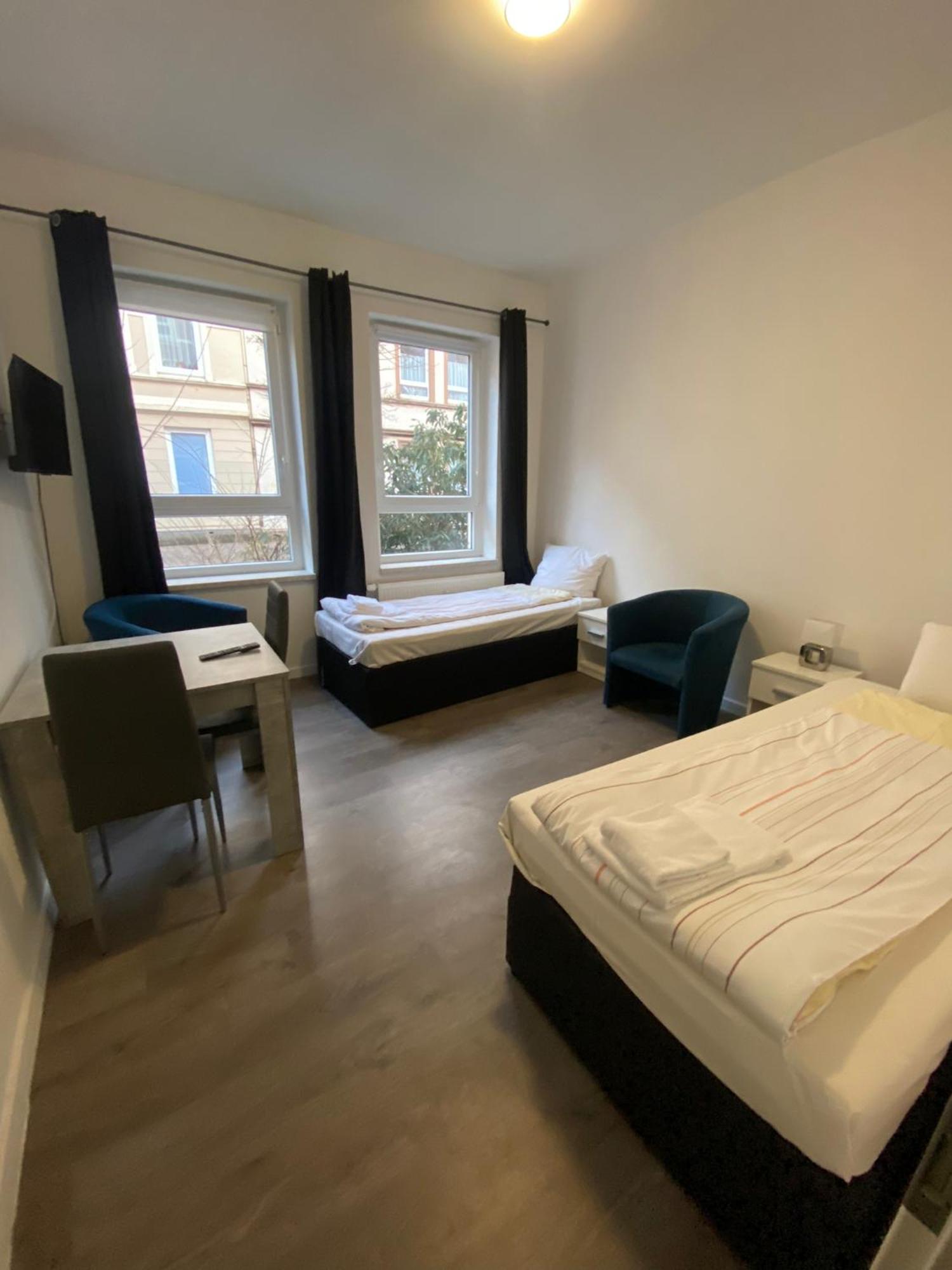 Modernes Apartment Mit 2 Schlafzimmern Und Privatparkplatz Nahe Innenstadt Neumünster Eksteriør billede