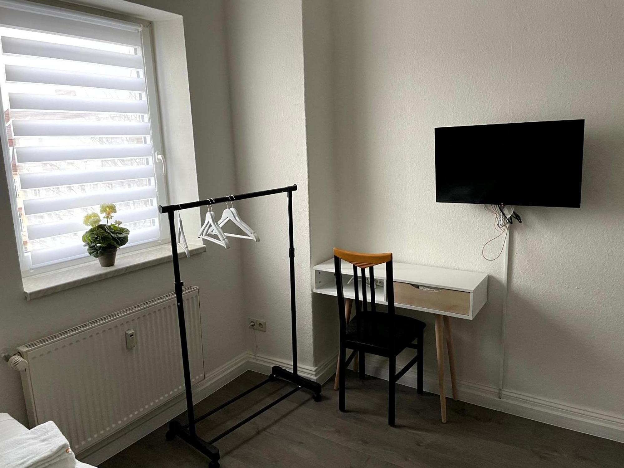 Modernes Apartment Mit 2 Schlafzimmern Und Privatparkplatz Nahe Innenstadt Neumünster Eksteriør billede
