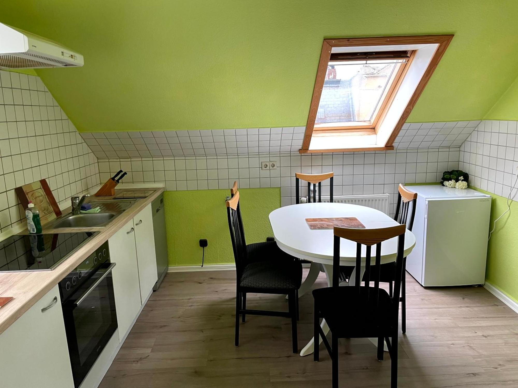 Modernes Apartment Mit 2 Schlafzimmern Und Privatparkplatz Nahe Innenstadt Neumünster Eksteriør billede