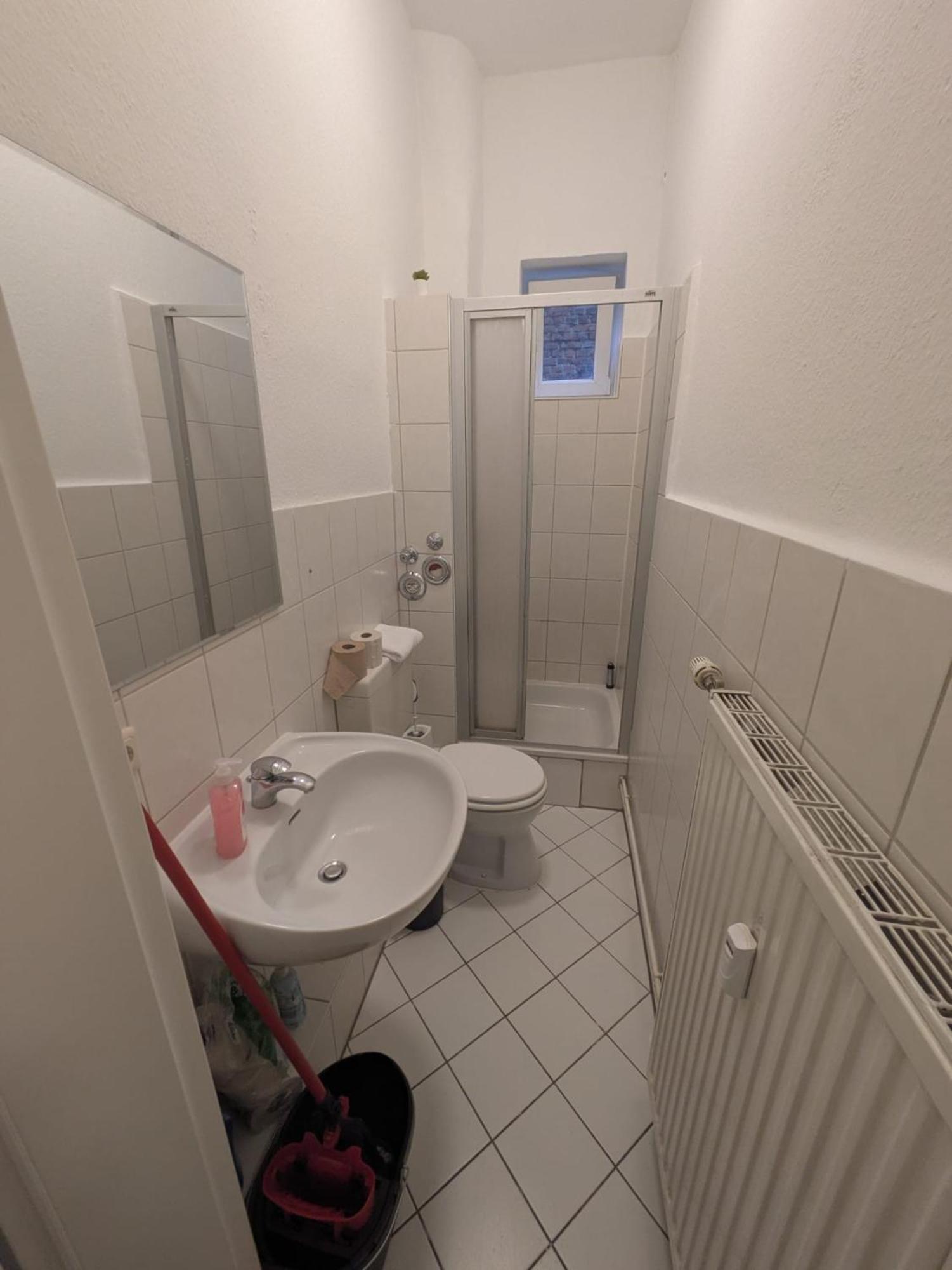 Modernes Apartment Mit 2 Schlafzimmern Und Privatparkplatz Nahe Innenstadt Neumünster Eksteriør billede